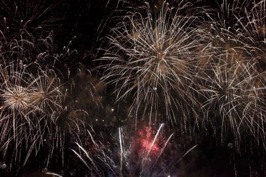 Feu d'artifice à la Halle de Monthelon